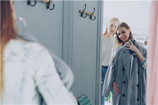 Zara, Levi’s, Uniqlo και Primark: Γιατί οι αλυσίδες μόδας επενδύουν στις επιδιορθώσεις