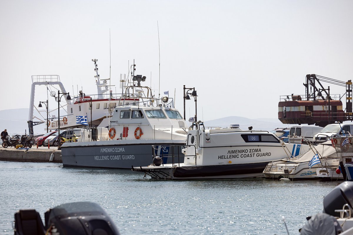 Καταμαράν με 10 επιβάτες βυθίστηκε στις Φλέβες Σαρωνικού ‑ Επιχείρηση διάσωσης σε εξέλιξη