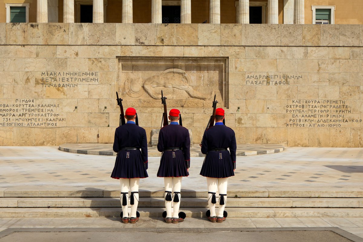 Χιλιάδες Έλληνες λαμβάνουν ξαφνικά SMS επιστράτευσης από το gov.gr ‑ Η αλλαγή έως τα 60 έτη