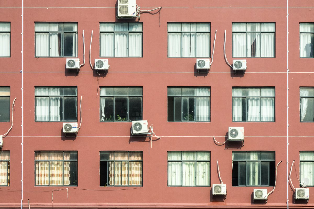 Explainer: Γιατί τόσα σπίτια στην Ευρώπη δεν έχουν air condition;