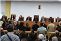 Τέμπη: Λιποθύμησε στη δίκη η μητέρα της Κλαούντια Λάττα μετά τη βουρκωμένη κατάθεσή της