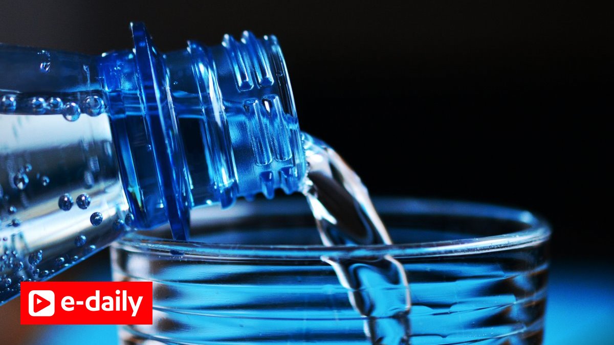 Σήμερα έμαθα: Γιατί το νερό δεν έχει γεύση, αλλά το «νιώθουμε» διαφορετικό;