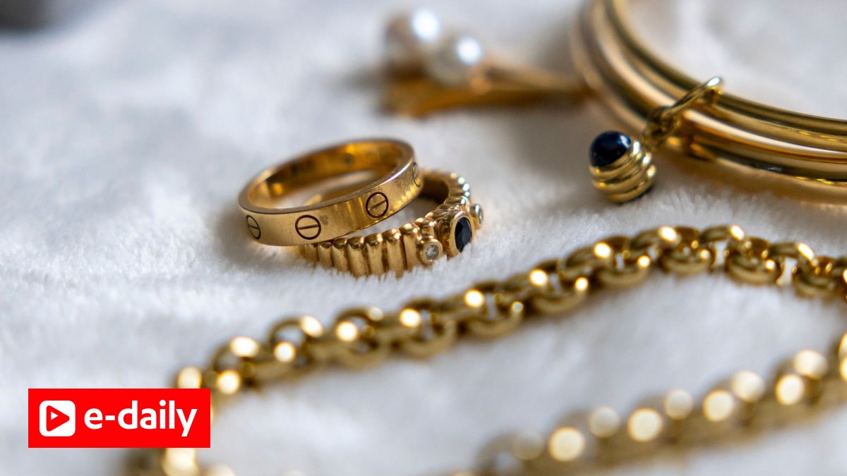 Γιατί κάποια κοσμήματα μαυρίζουν και άλλα μένουν σαν καινούργια