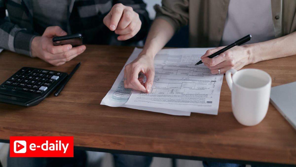 Πότε μπορεί να σας χτυπήσει την πόρτα η Εφορία – 5 περιπτώσεις που θέλουν προσοχή