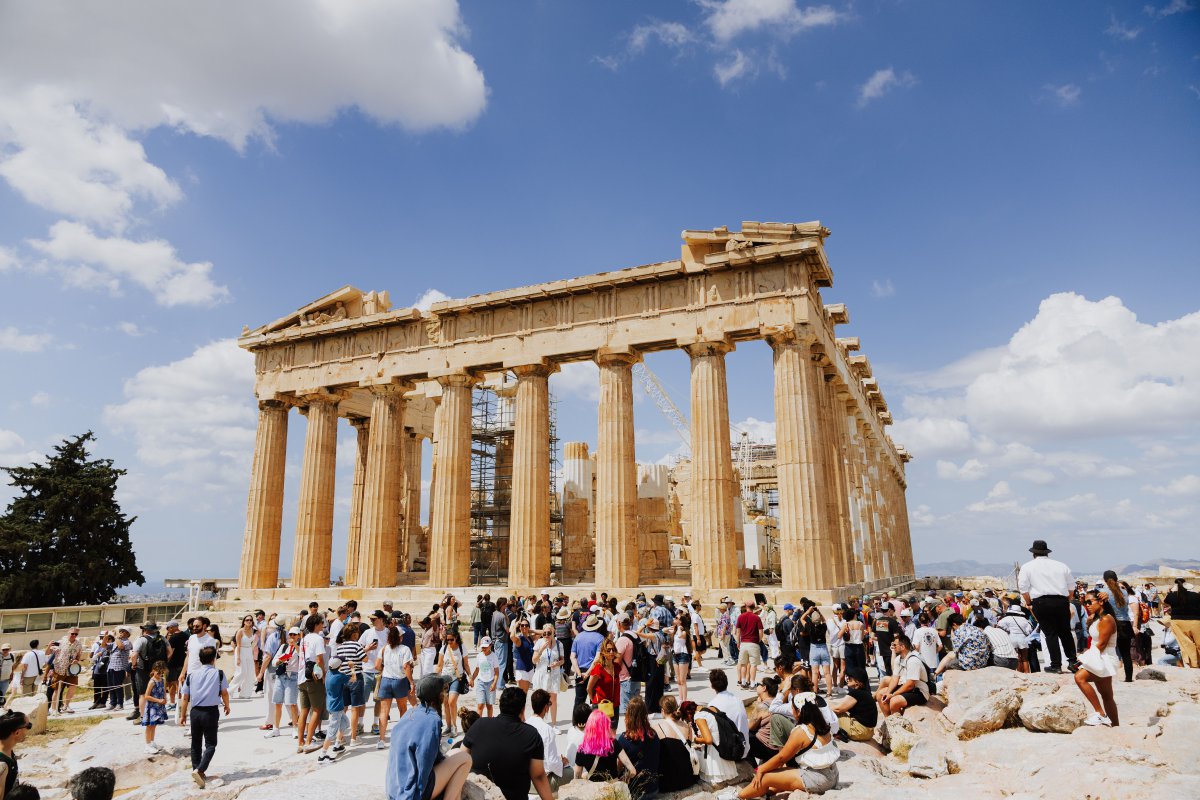 Ποιοι τουρίστες αφήνουν τα περισσότερα χρήματα στην Ελλάδα – Οι «πρωταθλητές» των διακοπών