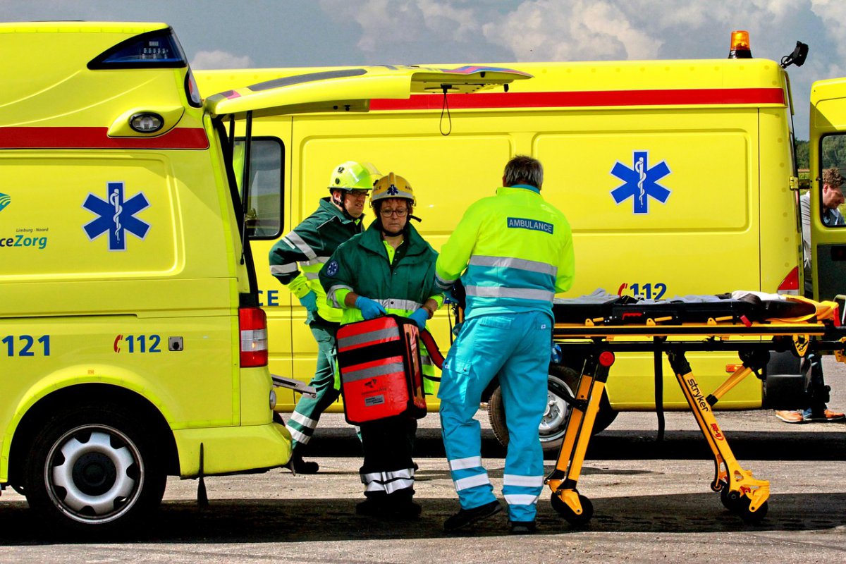 Αίγινα: Πέθανε γυναίκα στην παραλία Κλήμα ‑ Καταγγελίες για καθυστέρηση ασθενοφόρου