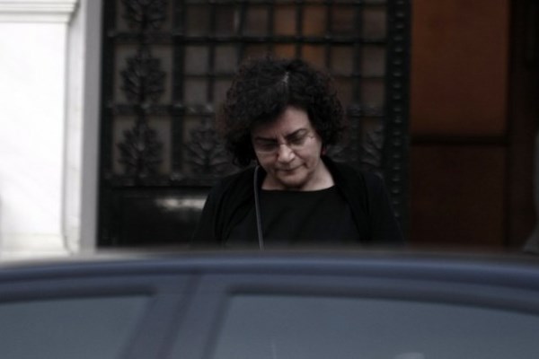 Παραιτήθηκε η Νάντια Βαλαβάνη ‑ Τι απαντά για τις 200.000